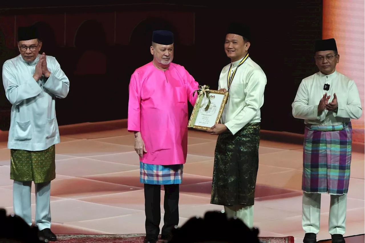 Chinese man who raised three Muslim brothers receives Maulidur Rasul Award