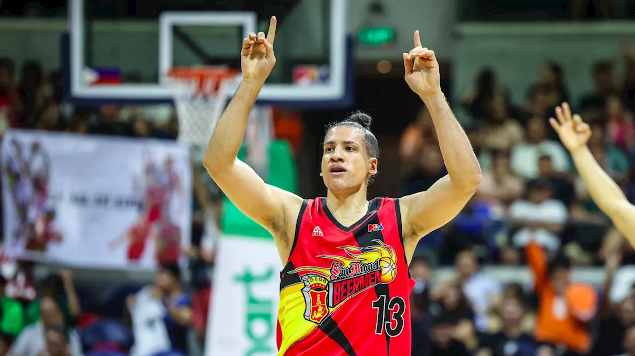 Lassiter pays tribute to past, present SMB teammates for historic record