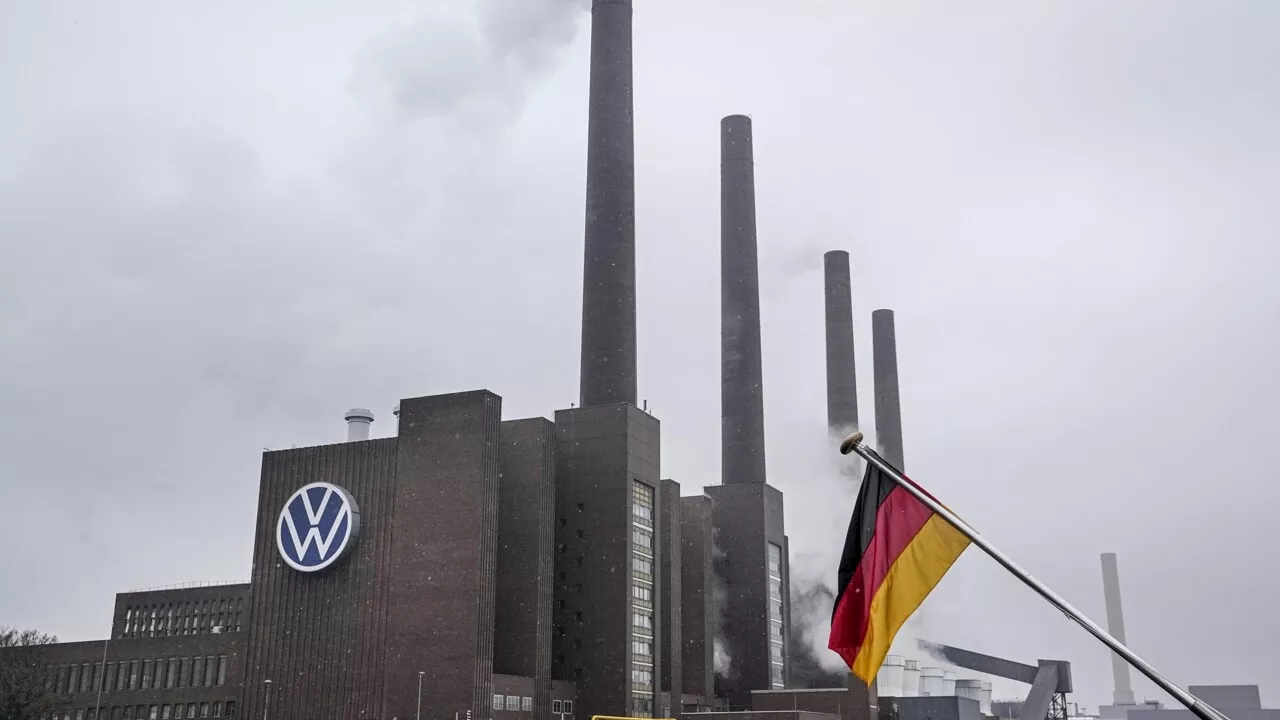 Entro la fine del 2024 la Volkswagen potrebbe licenziare 15mila dipendenti