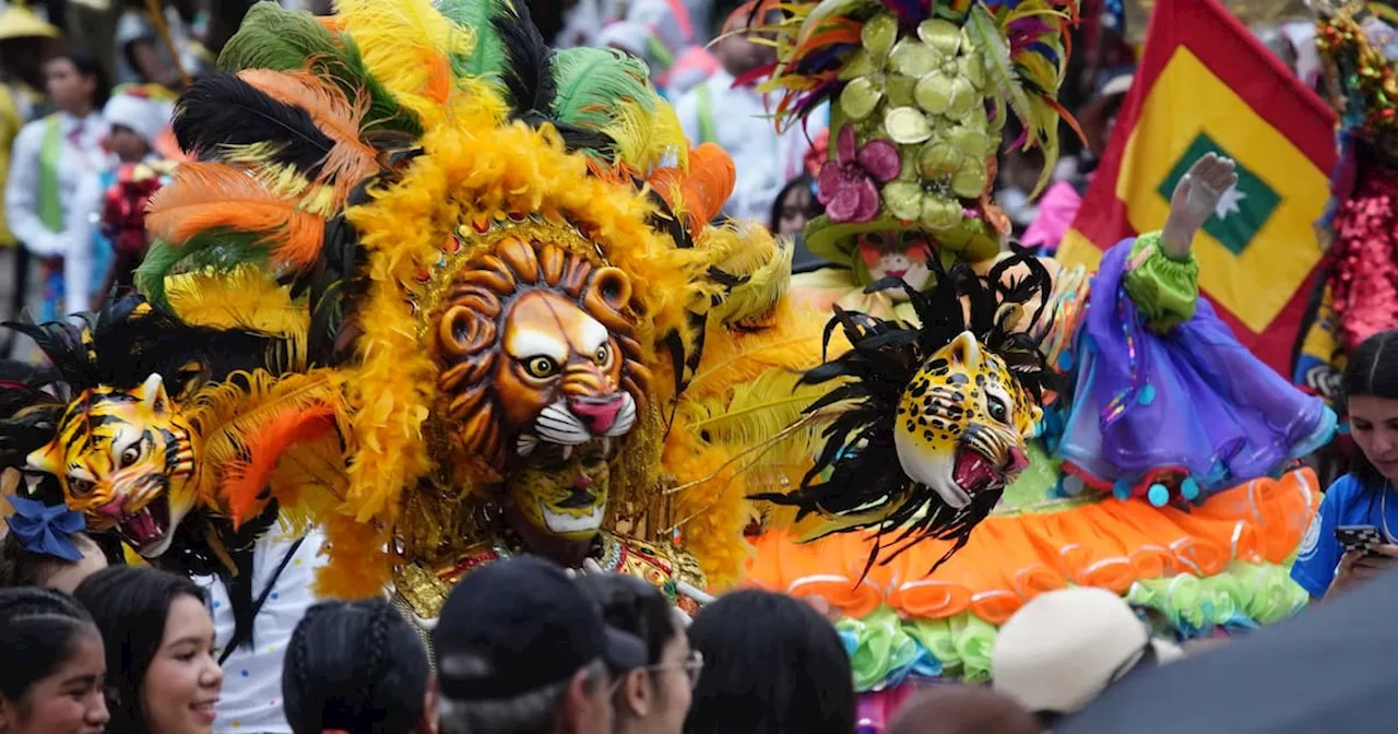 La Feria de Bucaramanga tuvo su ‘Pico de Oro’ con un espectacular desfile de carrozas