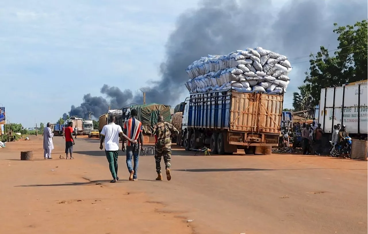 Attaque djihadiste contre l'aéroport et un camp de gendarmerie à Bamako