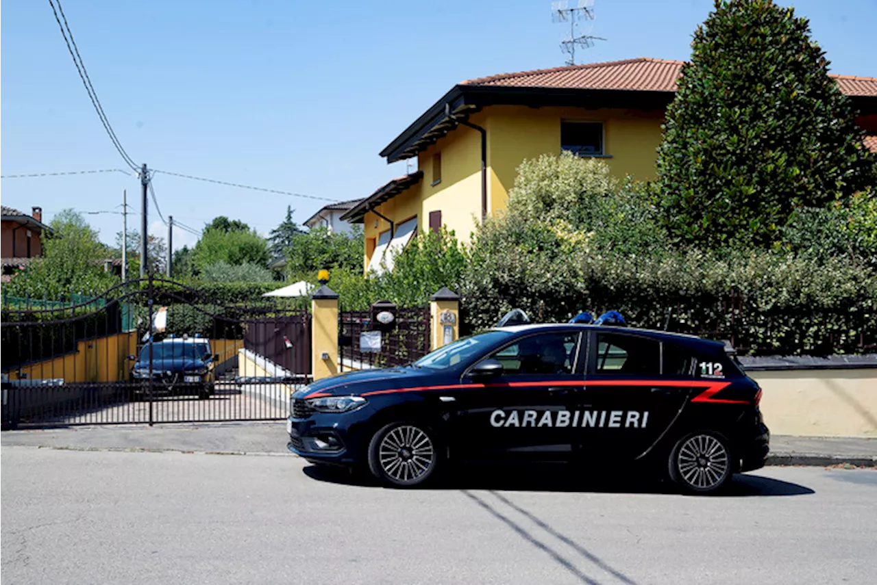 I carabinieri nel giardino dei neonati sepolti, si scava ancora