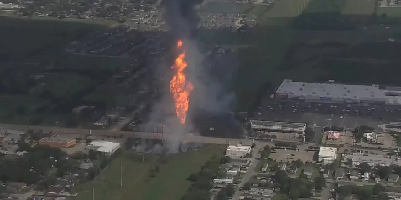 LNG Pipeline Explosion and Fire Force Evacuations in Texas Town