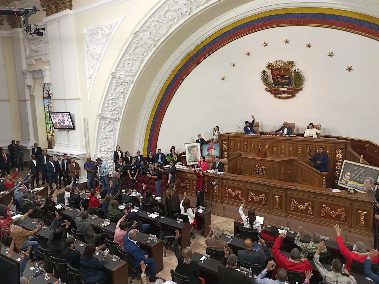 Parlamento venezolano pide romper relaciones con España