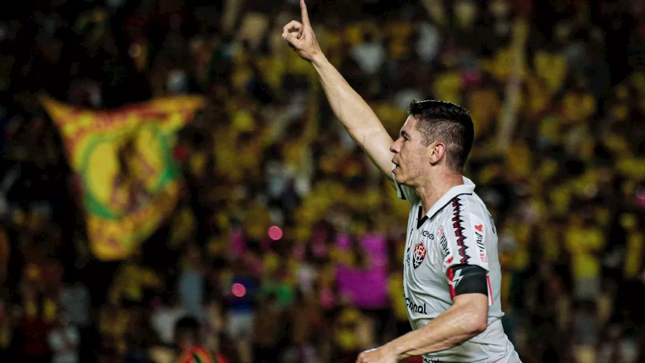 Osvaldo, do Vitória, é internado com tromboembolismo pulmonar após pancada na perna