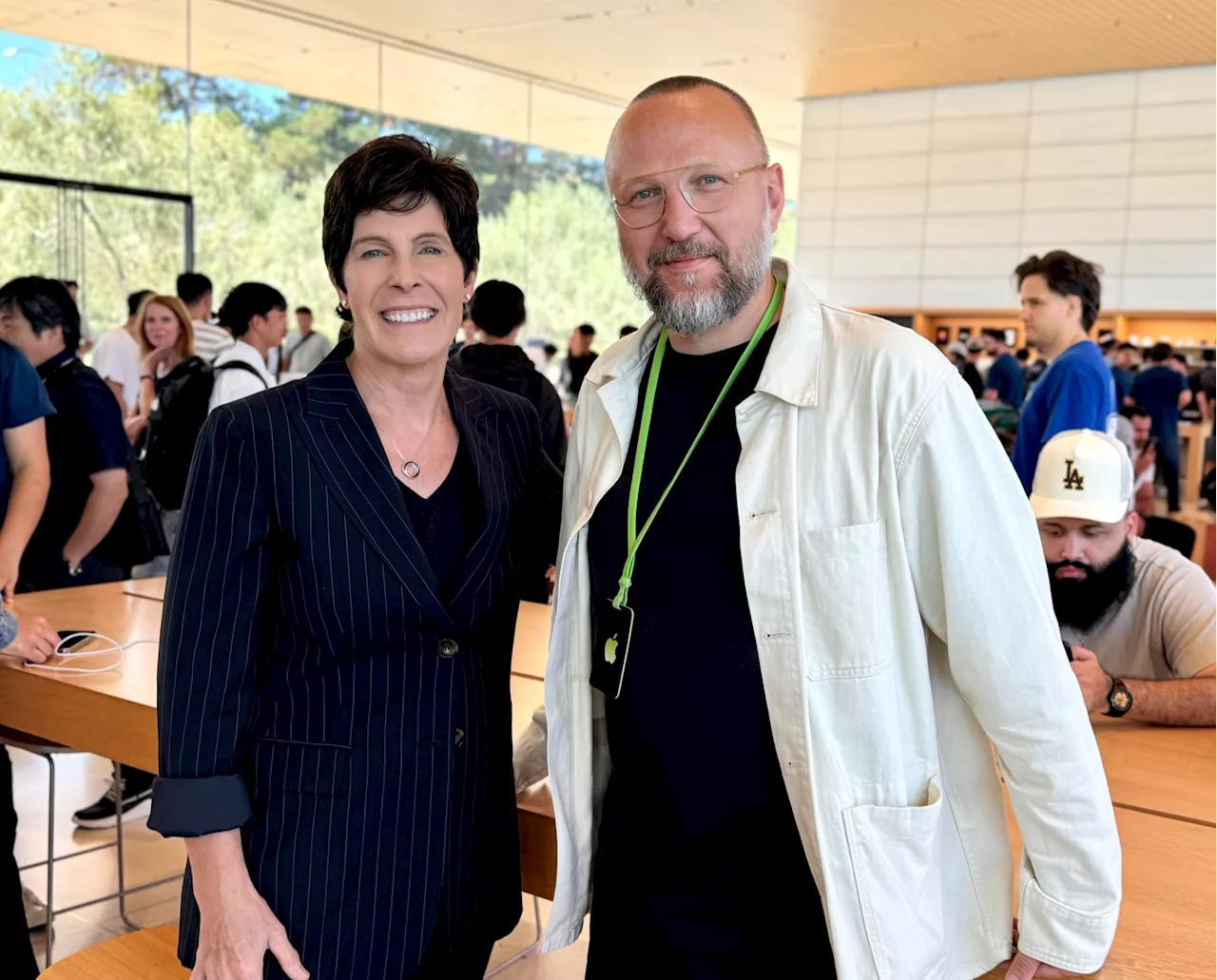 Hon bestämmer över Apple Store. Jag har träffat Deirdre O’Brien.