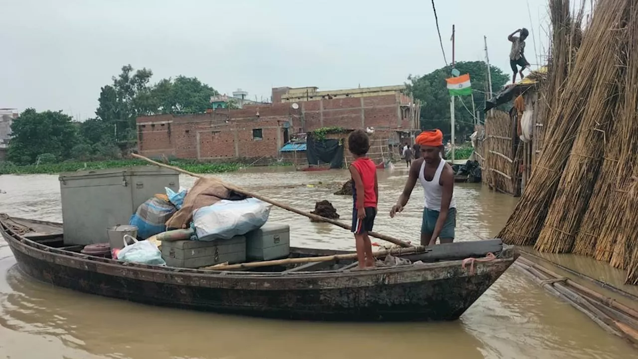 Chhapra Flood: छपरा शहर के निचले इलाकों में घुसा बाढ़ का पानी, मचा हड़कंप; डराने वाली तस्वीरें आईं सामने