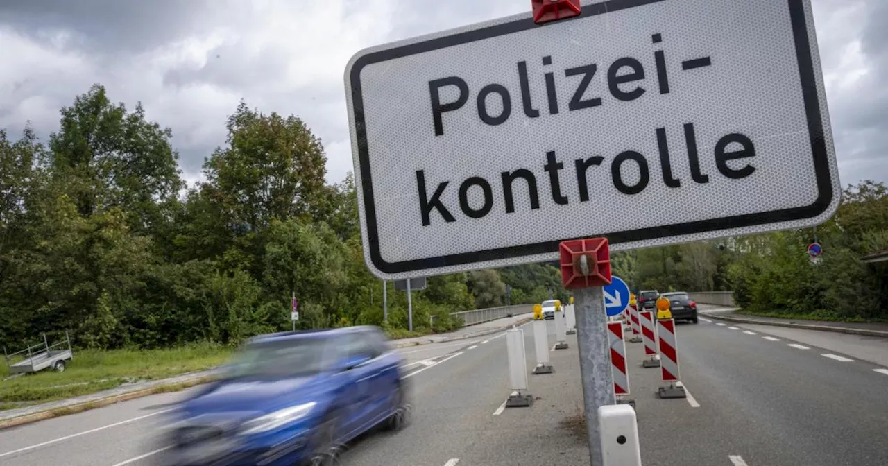 Zwei Kontrollen in Wien eskaliert: Polizist bricht sich die Hand