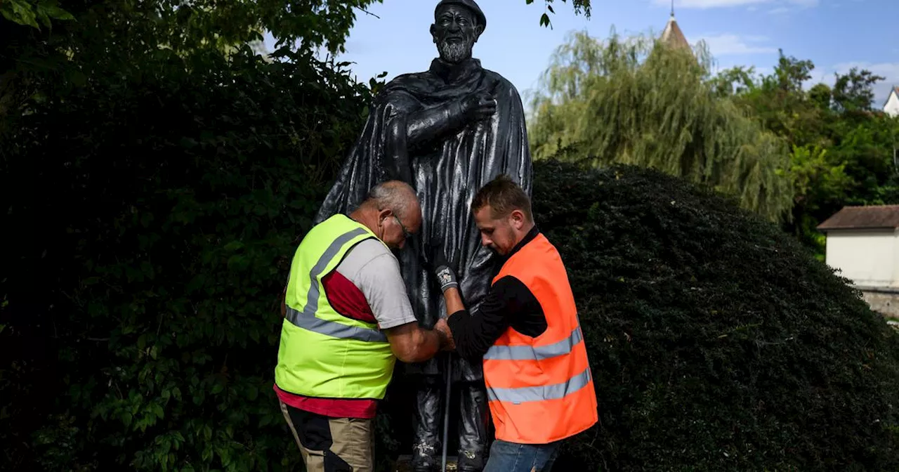 Une statue de l'abbé Pierre déboulonnée à Norges-la-Ville