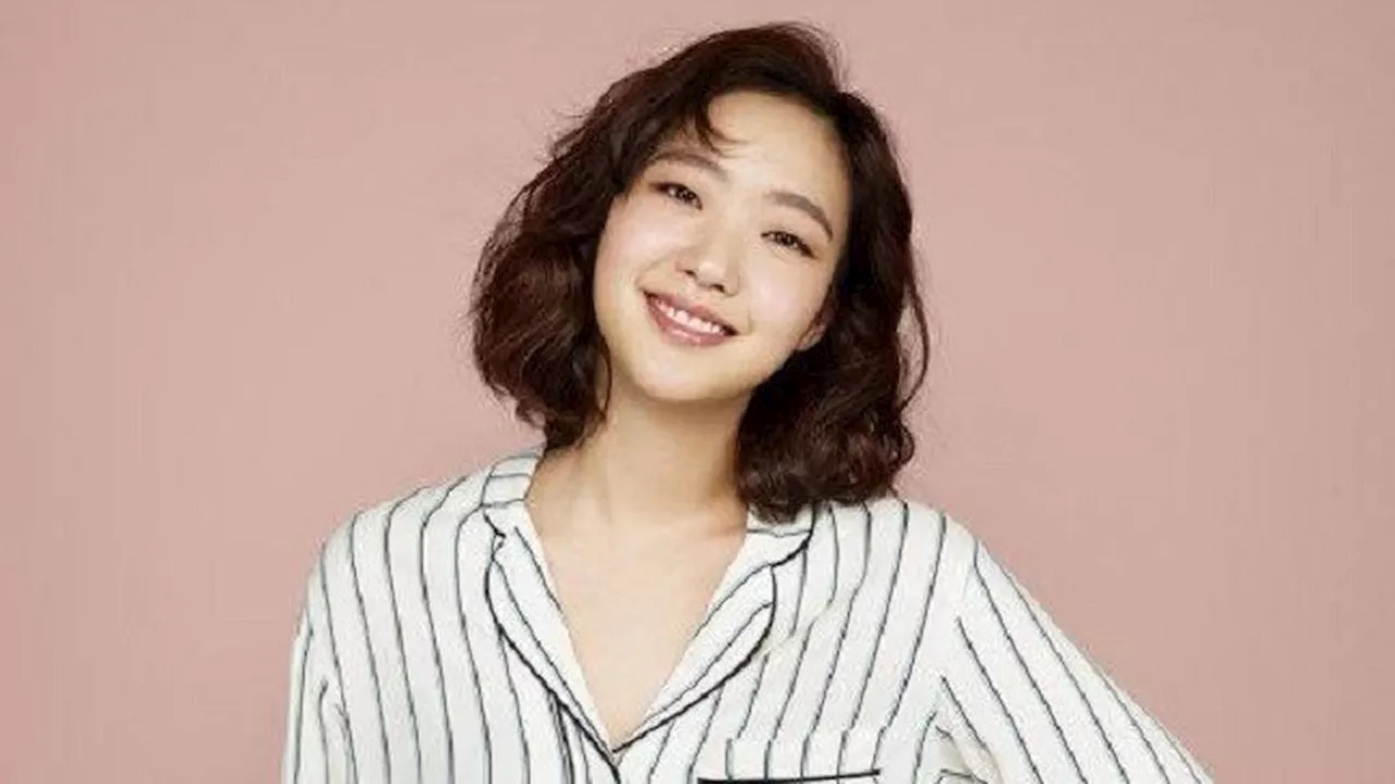 7 Potret Kim Go Eun di Toronto International Film Festival, Gaya Rambutnya Curi Perhatian