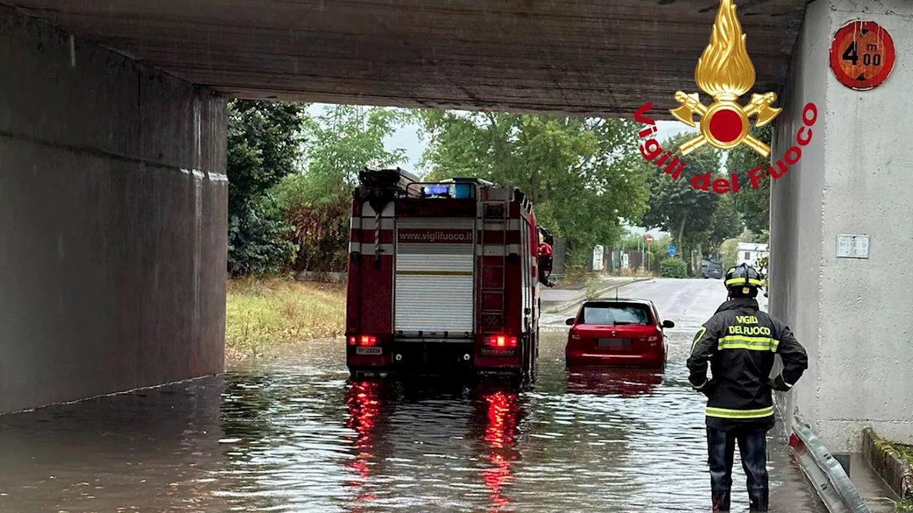 Maltempo, auto travolte dall'acqua nel Foggiano: disperso vigile del fuoco