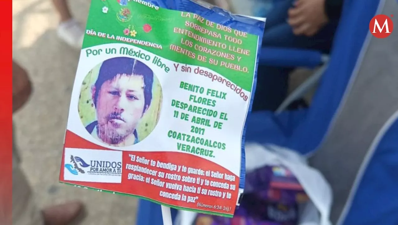 Madres de desaparecidos protestan en Coatzacoalcos repartiendo dulces con fichas de búsqueda