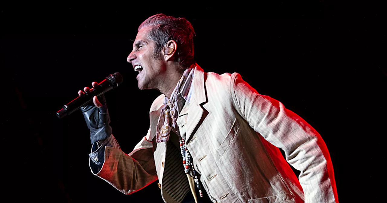 Perry Farrell apologizes to Dave Navarro, Jane's Addiction bandmates after on-stage fight