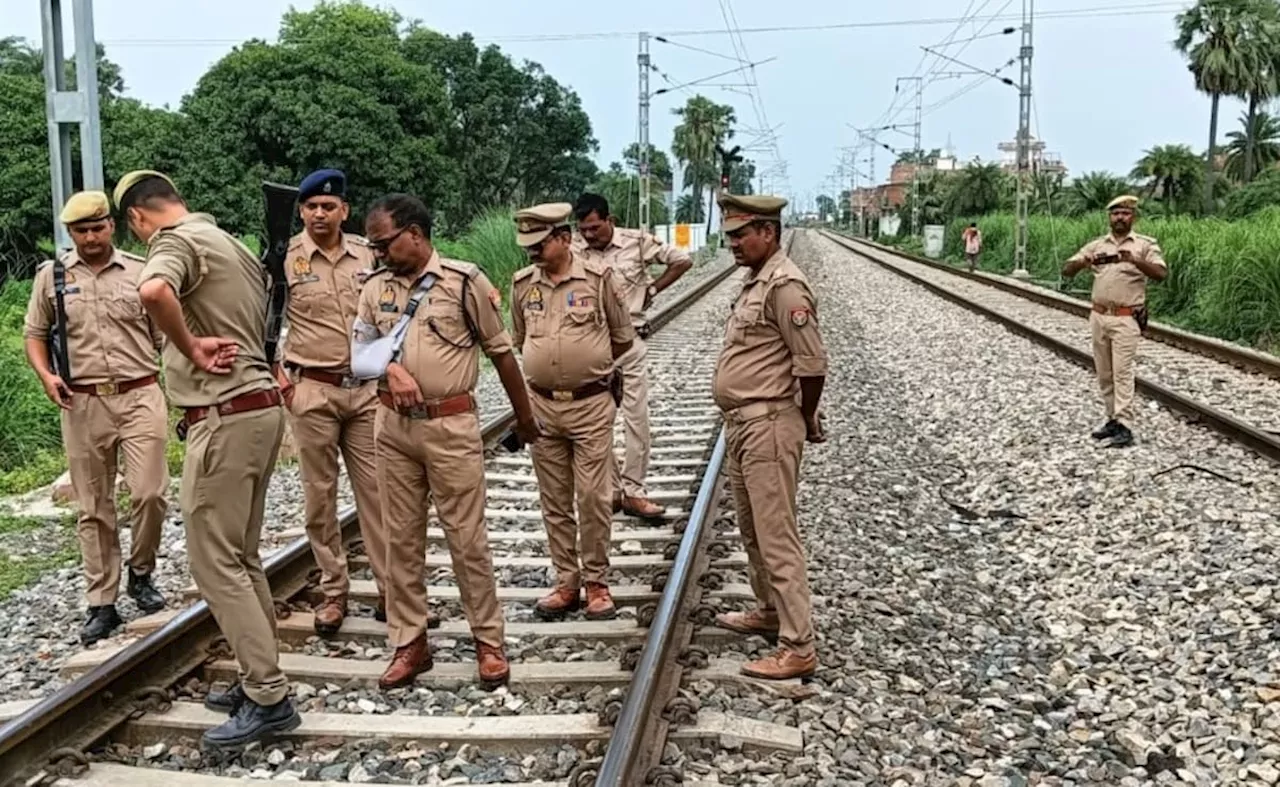 गाजीपुर में टला बड़ा रेल हादसा, ट्रैक पर लकड़ी देख लोको पायलट ने दिखाई समझदारी, इस तरह बचाई यात्रियों की जान