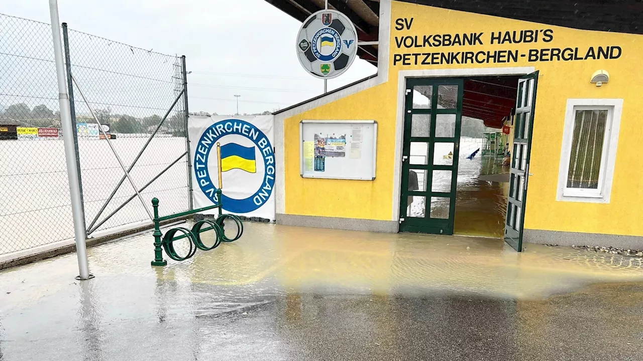 Hochwasser im Bezirk Melk: Fußballplätze unter Wasser