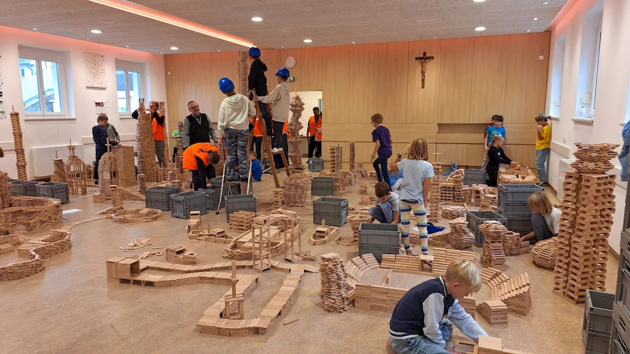 St. Andrä-Wörderns Jugend verbaut 64.000 Holzbausteine