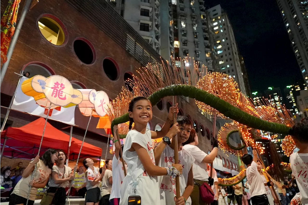 Hong Kong youth carry forward city’s 145-year-old Fire Dragon Dance