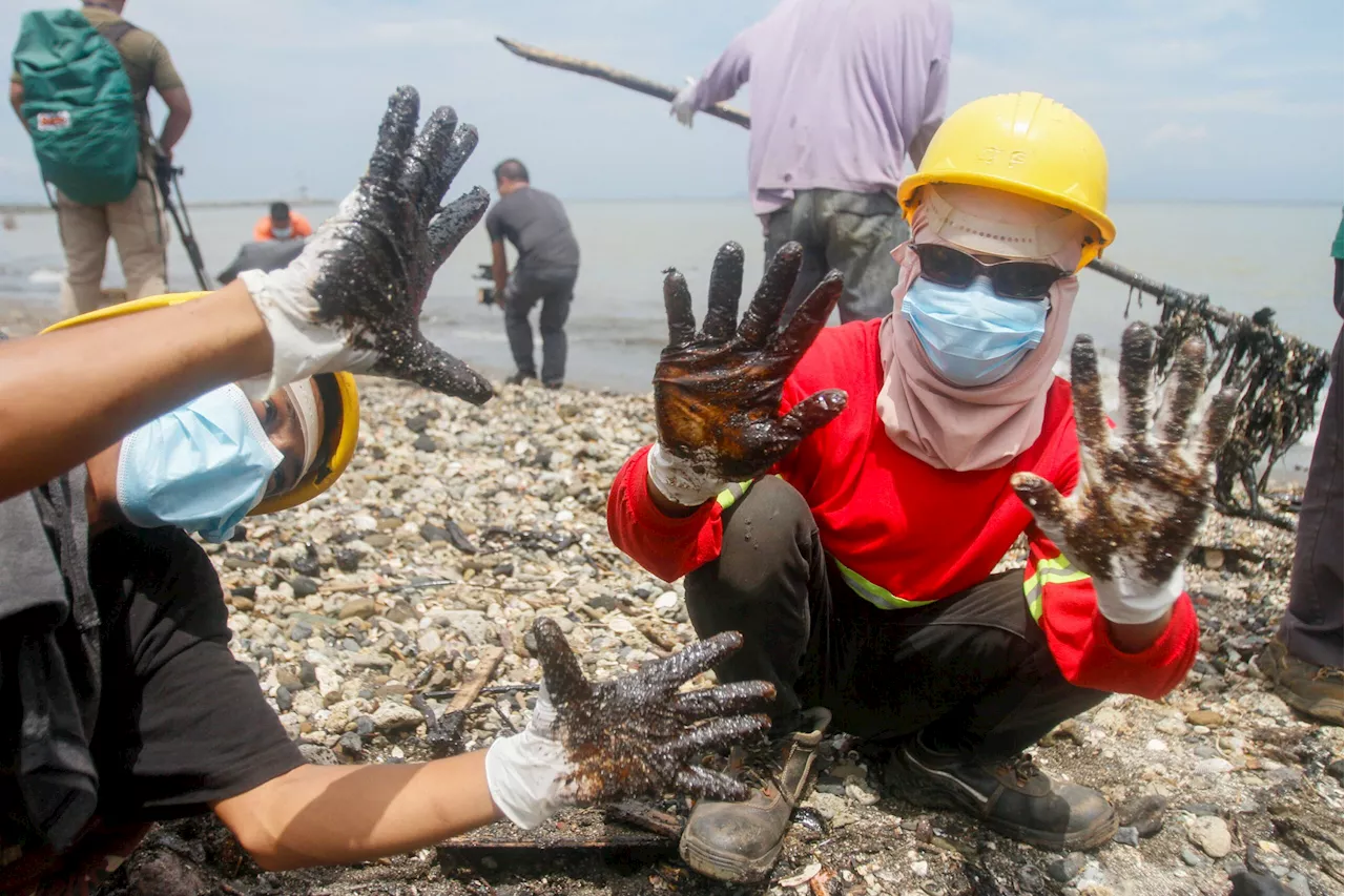 Villar urges faster case buildup in Bataan oil spill