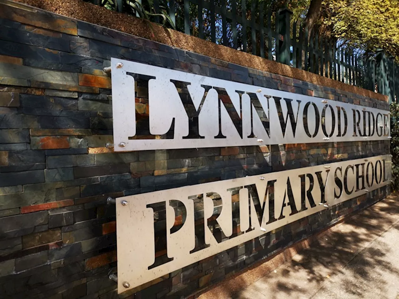 Parents picket at Lynnwood Ridge Primary amid racism complaint - SABC News - Breaking news, special reports,