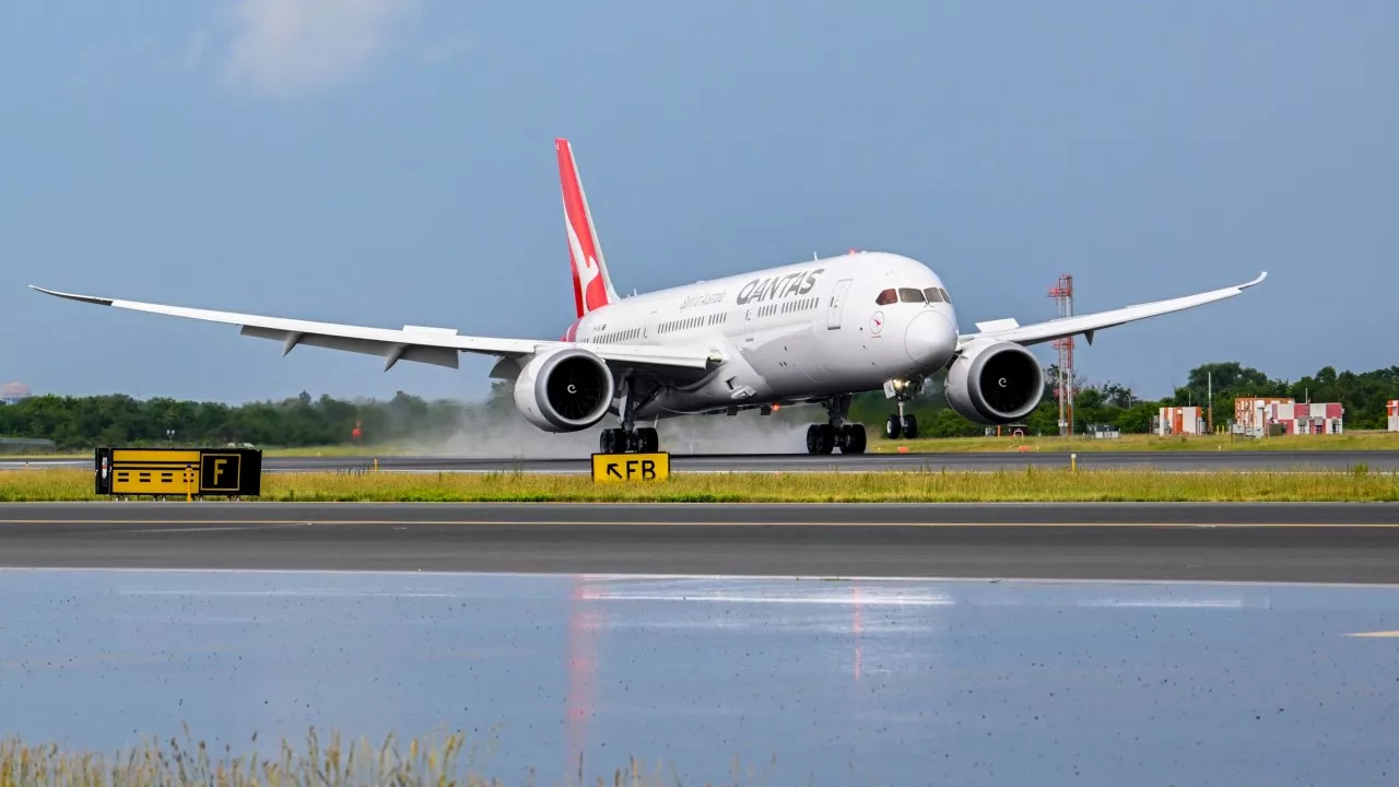 Qantas plane forced into emergency landing