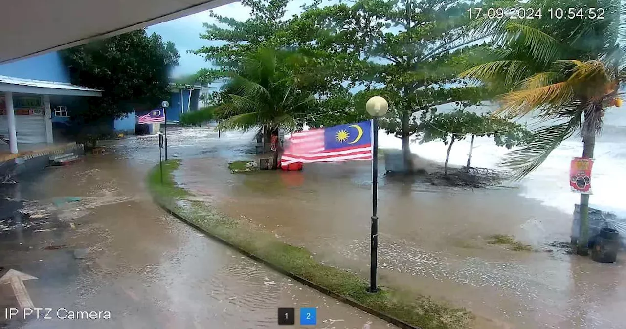 Large waves hit Penang coast, public warned to stay away