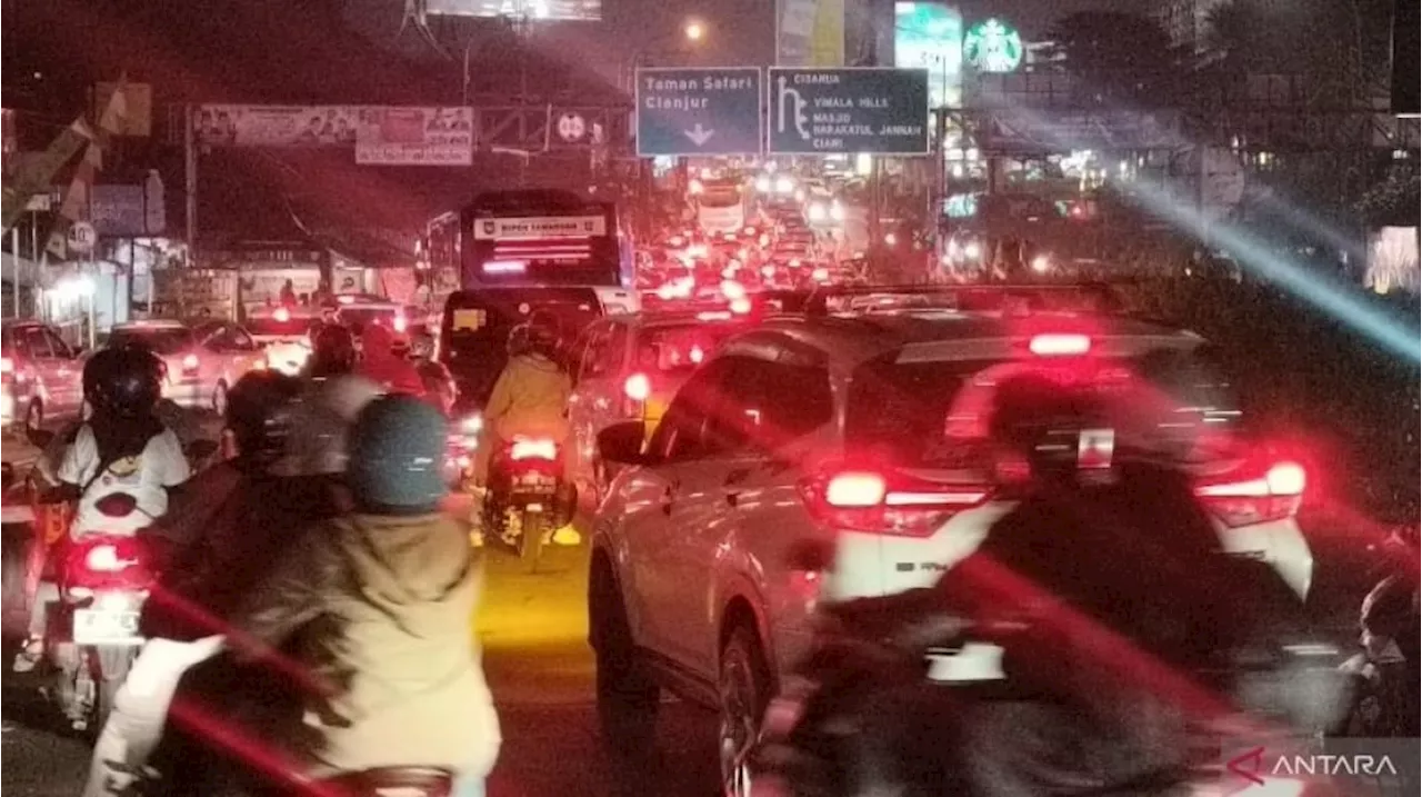 Buka Tutup Jalur Puncak Telah Dilakukan Sejak 40 Tahun Lalu, Kenapa Masih Sering Macet?