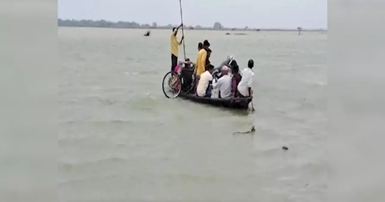 Bihar Flood News: सिमरी, चक्की और ब्रह्मपुर प्रखंड के कई गांव का मुख्यालय से संपर्क टूटा, डर के साए में जी रहे लोग