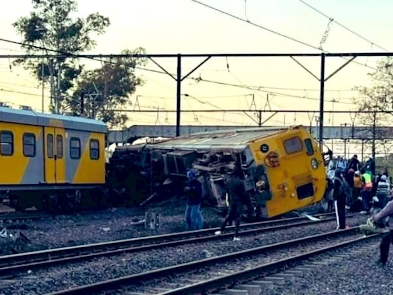 Chaos In Paarl: Train Derailment Leaves Passengers Trapped And Injured [Video]