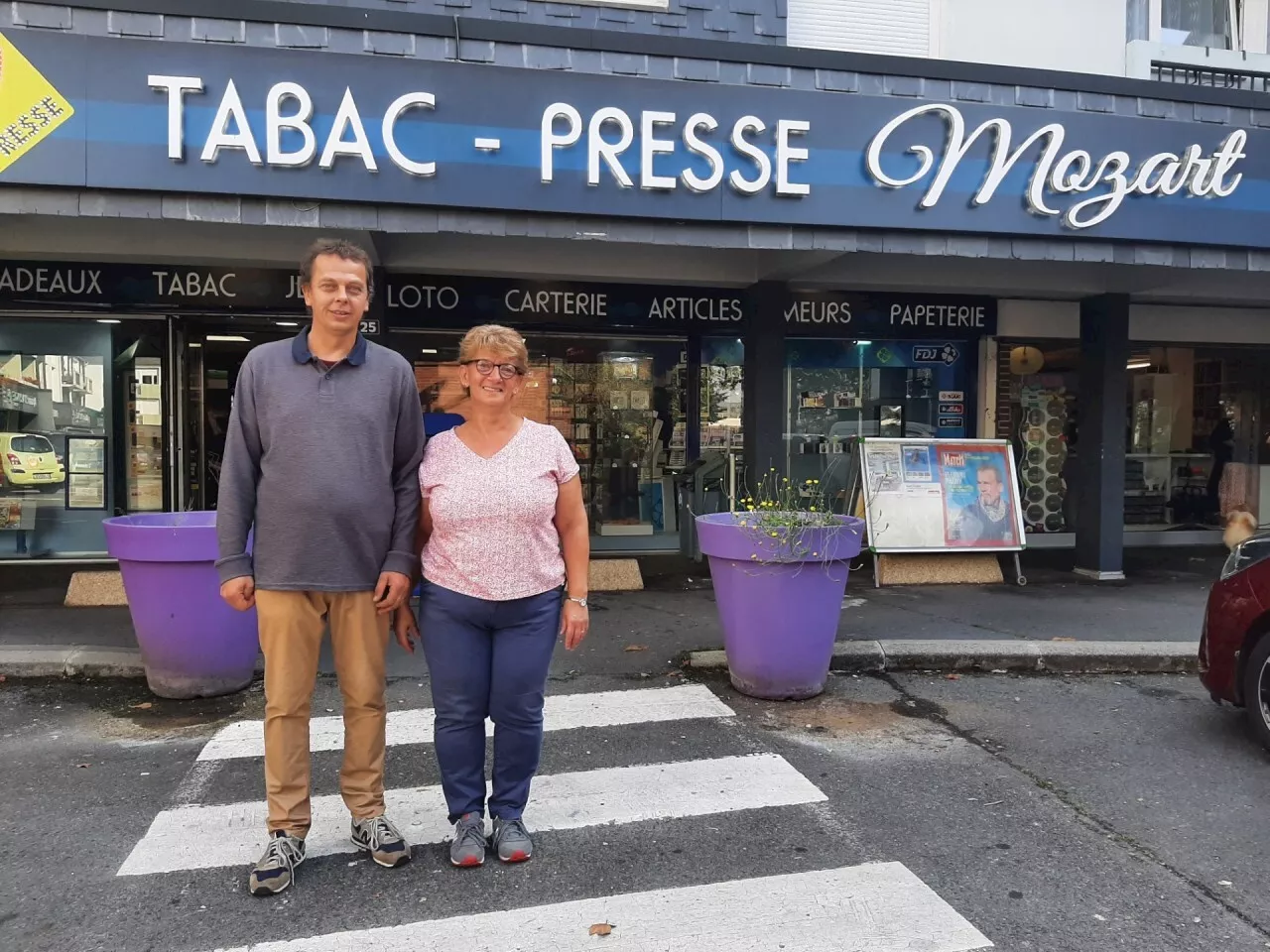 Place Mozart à Lisieux : le tabac-presse repris par les patrons de la boulangerie Blot