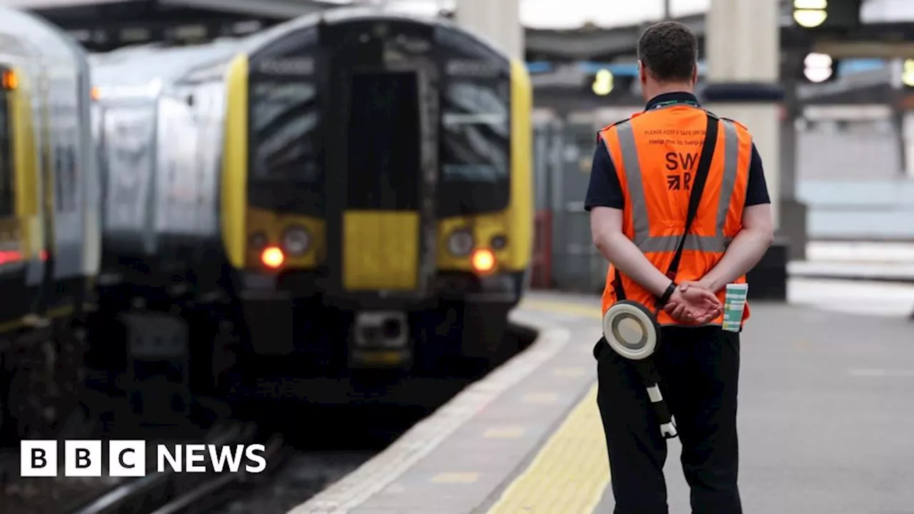 Train drivers accept pay deal bringing end to strikes in England