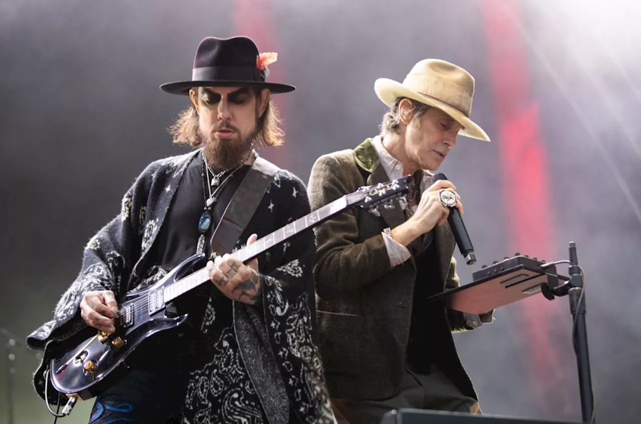 Jane’s Addiction Guitarist Dave Navarro Posts Apology to Opening Acts After Tour Cancellation