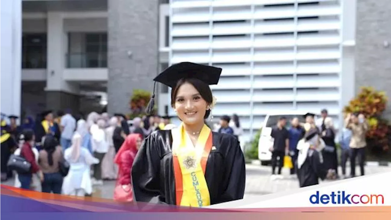 Tips Berprestasi ala Shalsa, Lulusan Terbaik UGM yang Double Degree di Belanda