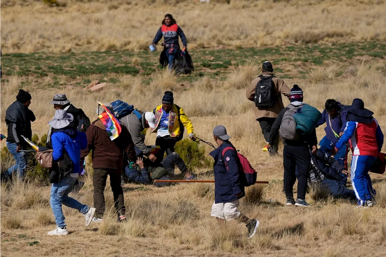 Bolivia: 13 heridos en primer día de marcha que enfrenta a seguidores de Evo Morales y de Luis Arce