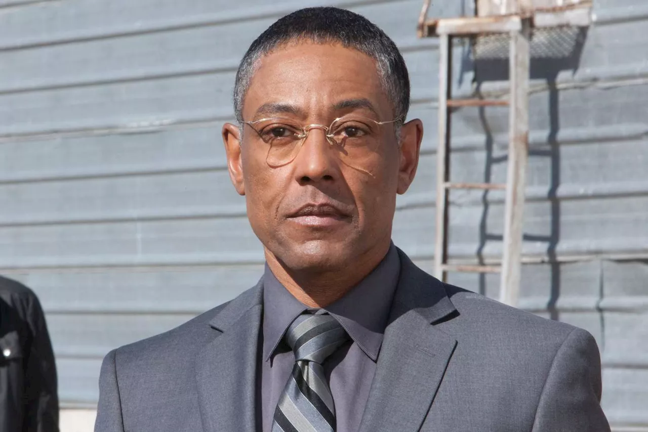 Giancarlo Esposito recalls comforting 'intense' fan at convention: 'Woman, look at me'