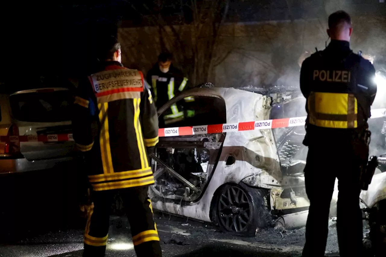 Köln: Kurz vor Explosion auf Ehrenstraße – Auto in Flammen