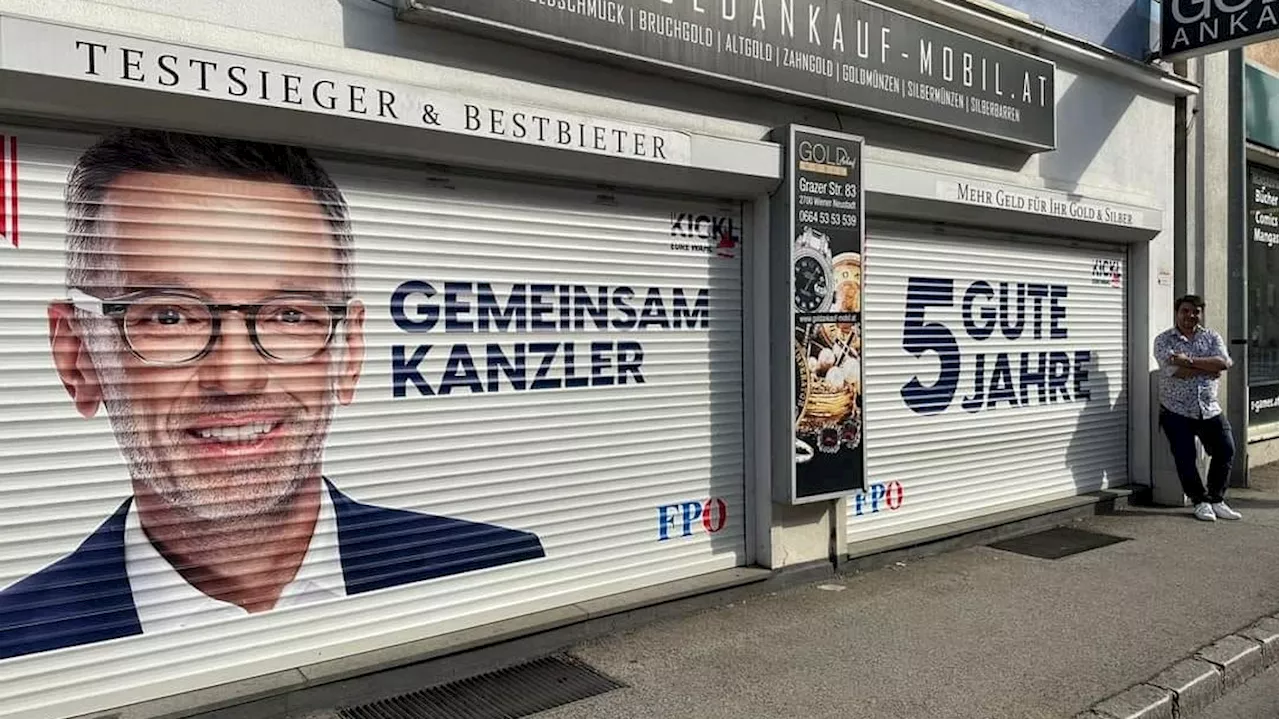 Riesiges Plakat angebracht - Kickl grinst von türkischem Goldgeschäft