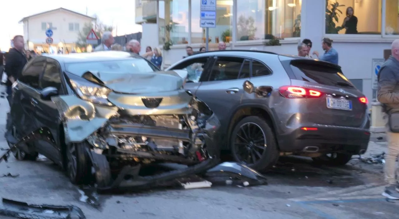 Incidente a Lido di Camaiore, auto si scontra con due vetture e investe 8 persone: morte due turiste tedesche