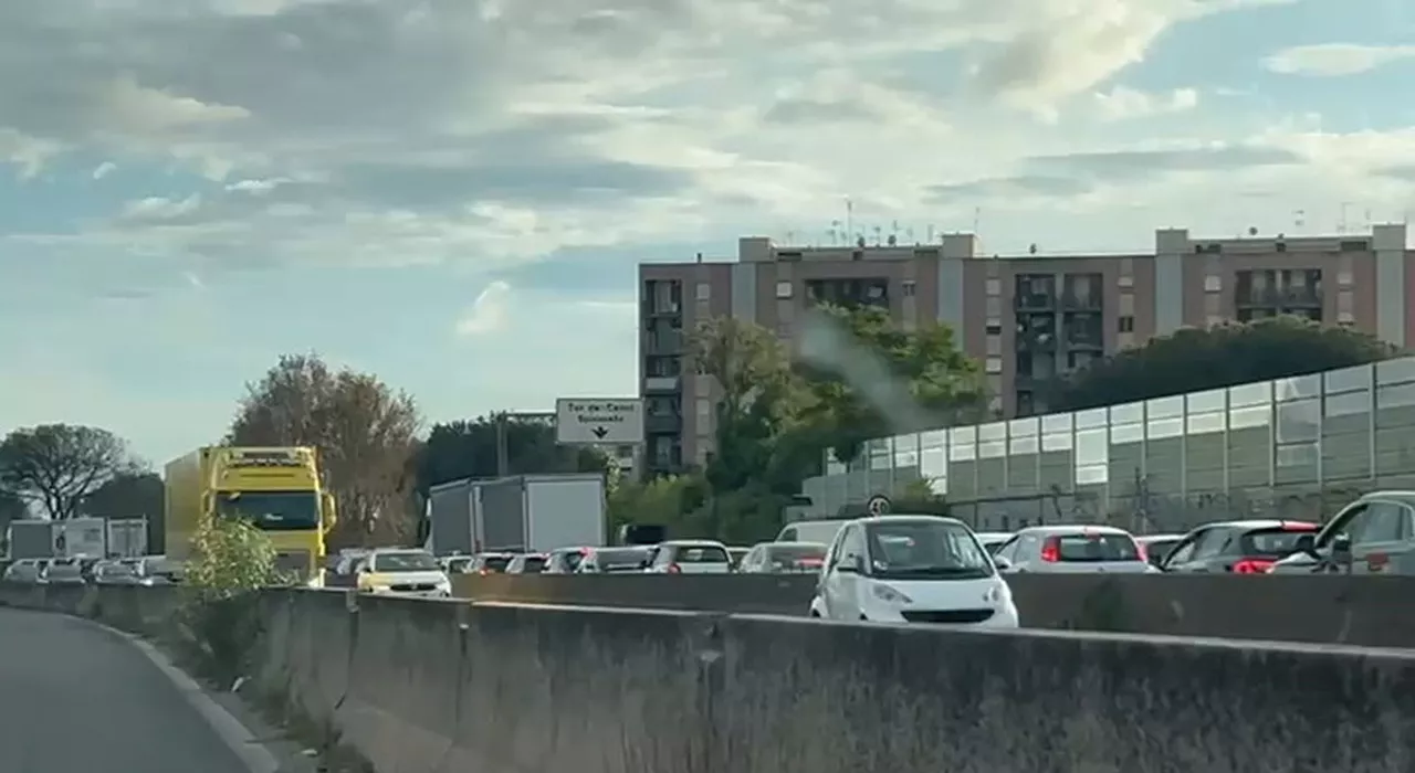 Roma, incidente sulla Pontina: traffico paralizzato