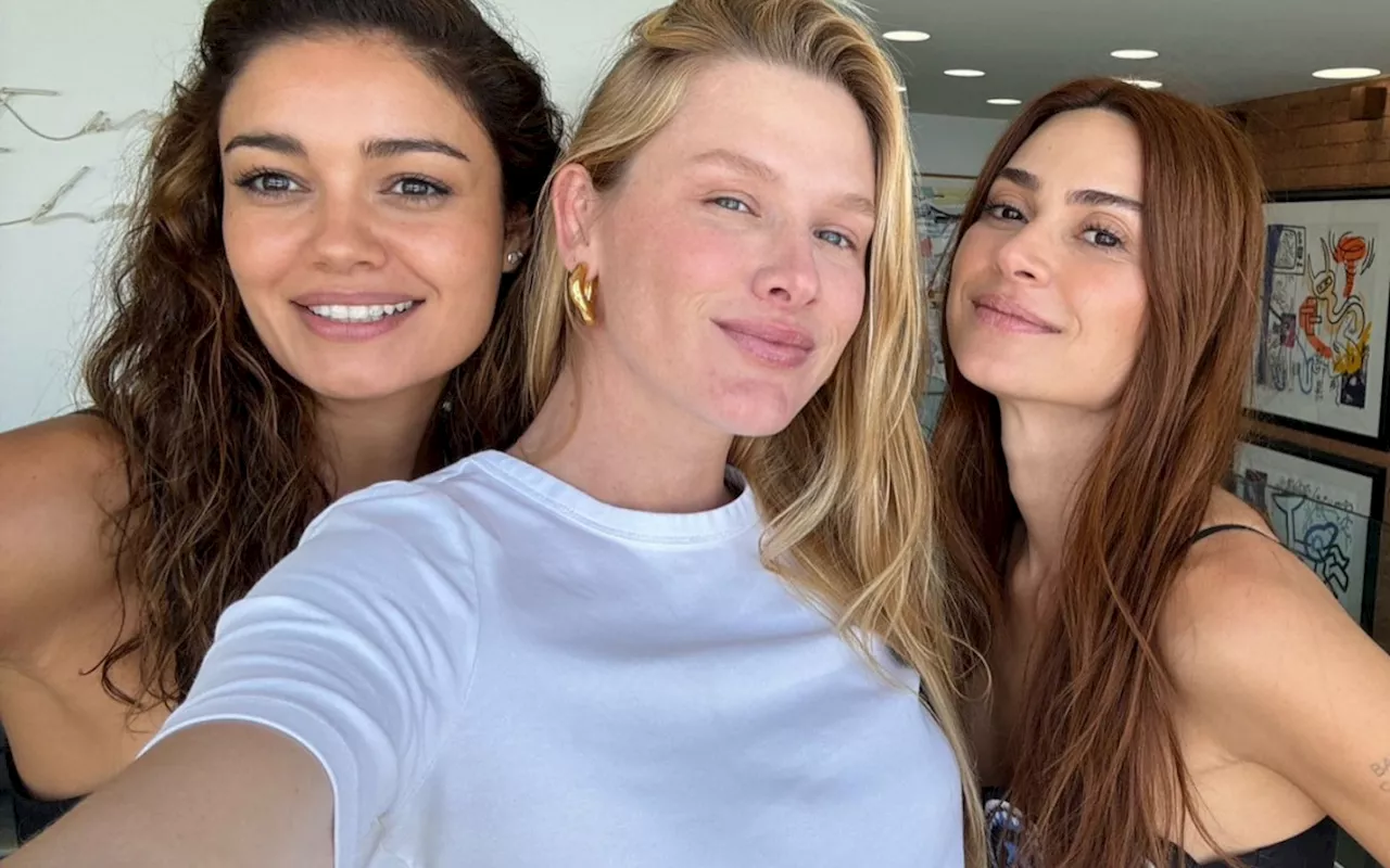 Fiorella Mattheis compartilha encontro com Sophie Charlotte e Thaila Ayala