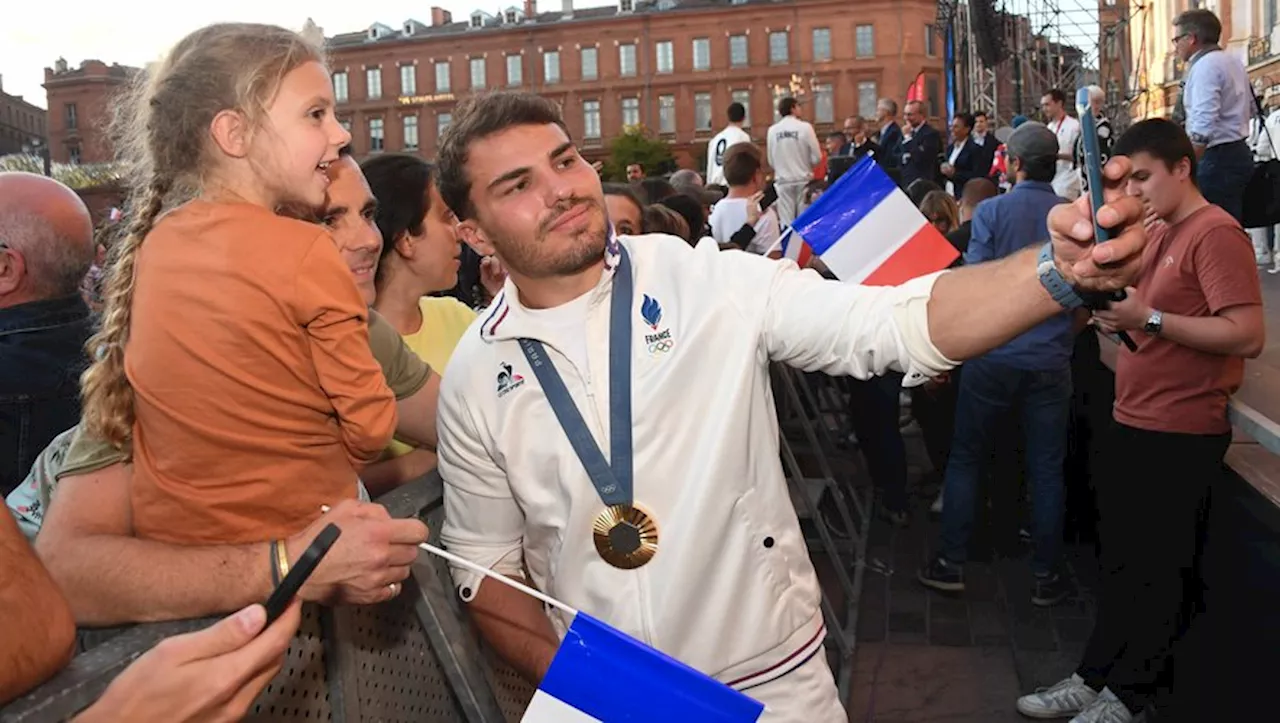 Les Olympiens Toulousains Fêtés en Grand Style Place du Capitole