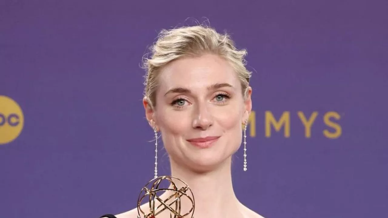 Elizabeth Debicki Raih Piala Emmy Awards 2024 Lewat Replikasi Gaun Ikonik 'Balas Dendam' Putri Diana