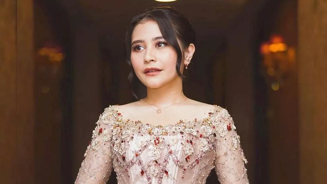 Kombinasi Kebaya dan Rok Slit, 4 Inspirasi dari Prilly Latuconsina hingga Michelle Ziudith