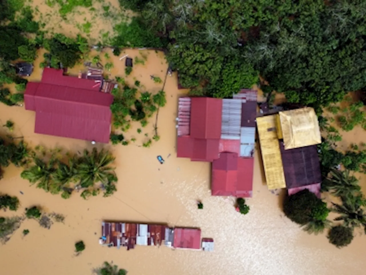 Flood victims surge in Kedah, Penang, and Perlis as eight rivers in Kedah exceed danger levels