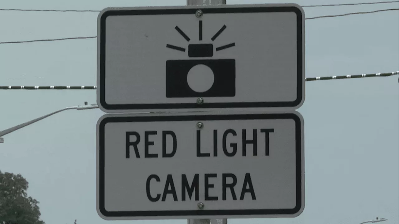 Mobile city leaders once again voice support for adding red light cameras