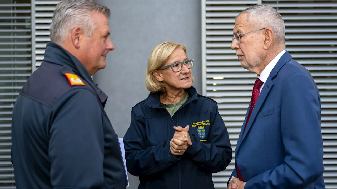 Bundespräsident machte sich bei Landesführungsstab Bild der Lage