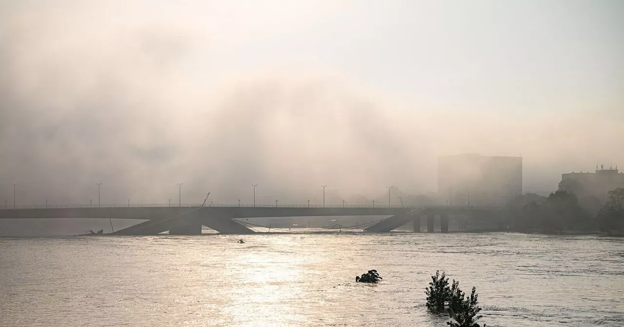 Elbe steigt weiter - Aufräumarbeiten in Flutgebieten