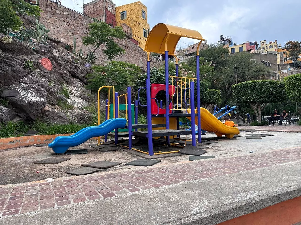 En total abandono están los juegos de la Ex Estación del Ferrocarril en Guanajuato capital