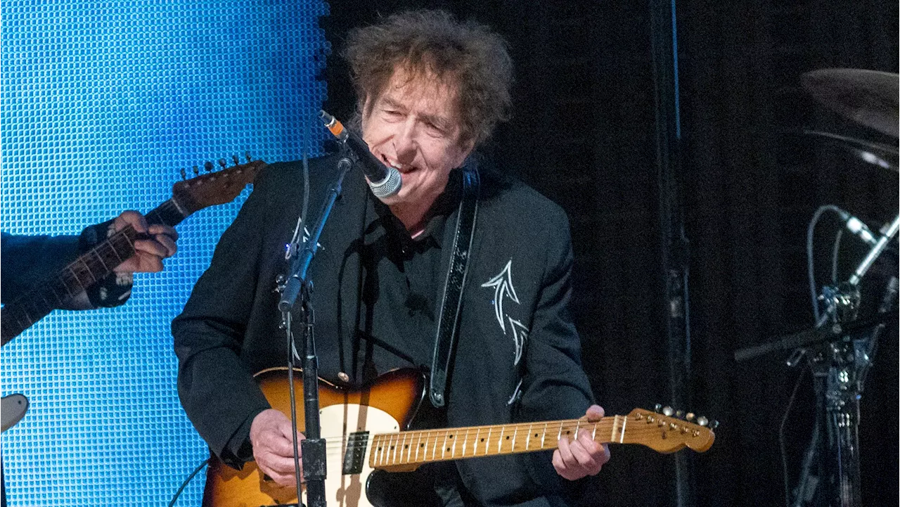 Watch Bob Dylan Resurrect ‘Desolation Row’ While Clanking a Tiny Wrench