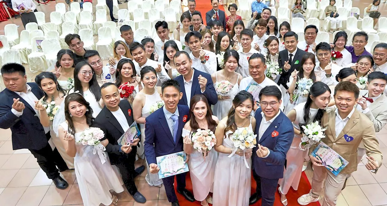 24 couples tie the knot in Penang to mark Mid-Autumn Festival