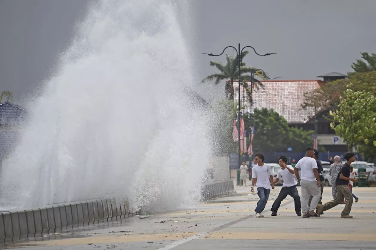 Heavy rains cause flooding and damage in northern Malaysia